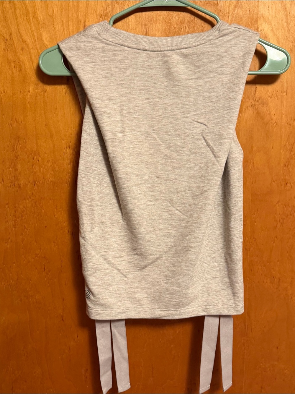 Sleeveless Tie-Hem Tank Top — Light Gray